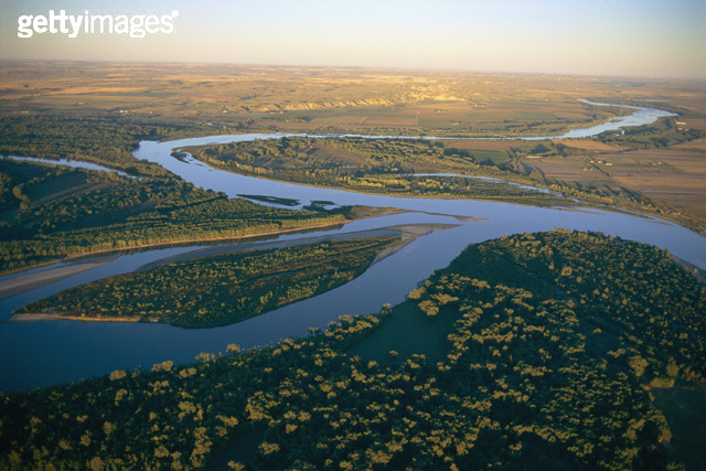 Какое питание имеет река миссури. Миссури река. Миссури река сердце. Река сердце Северная Дакота. Миссури река в форме сердца.