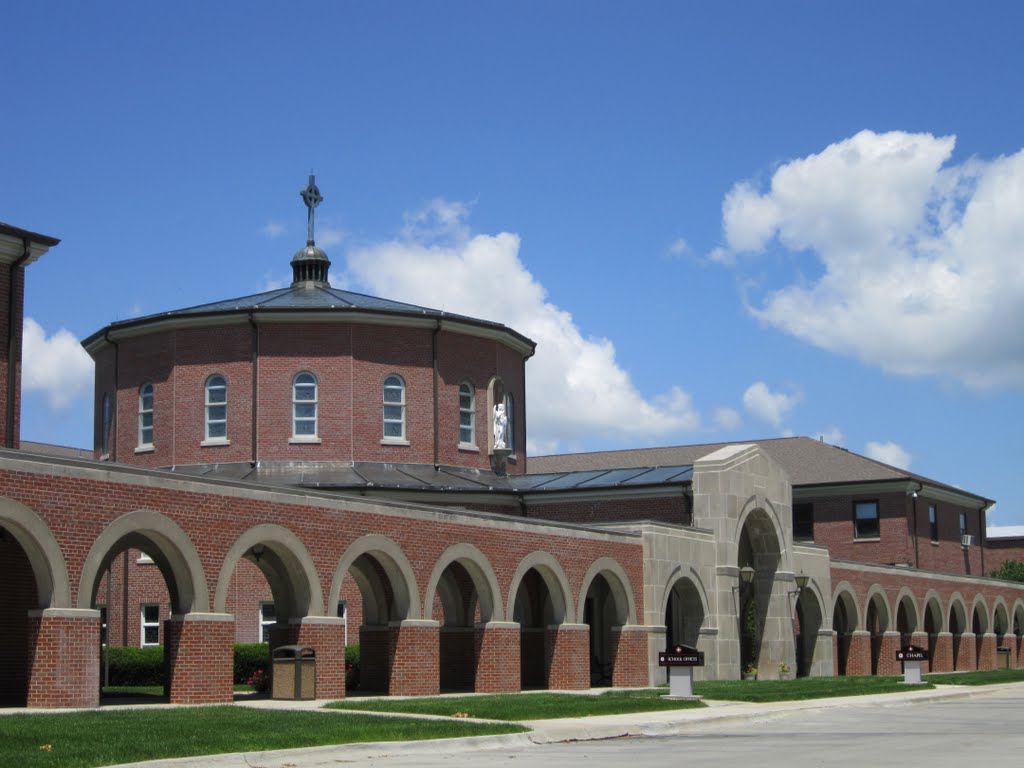 摩迈克尔隐修院高中, 内布拉斯加州, Mount Michael Benedictine Abbey and High School, NE