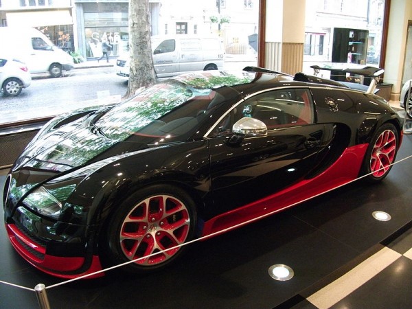 800px-Bugatti_Veyron_Grand_Sport_Vitesse_in_London