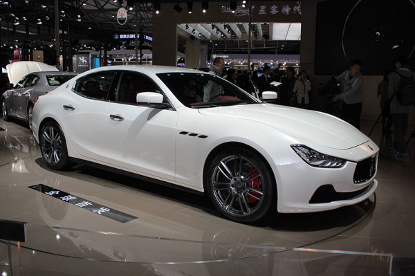 800px-Maserati_Ghibli_-_AutoShanghai_2013_(01)