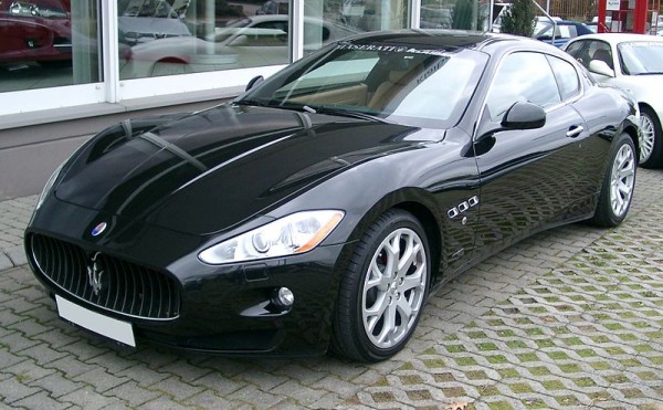 800px-Maserati_GranTurismo_front_20071104