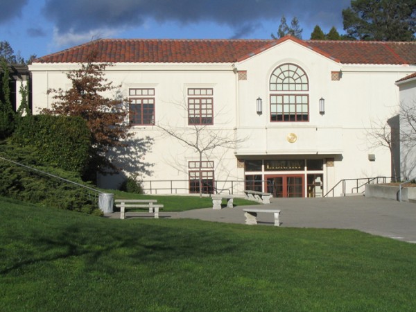 Piedmont_High_School_library