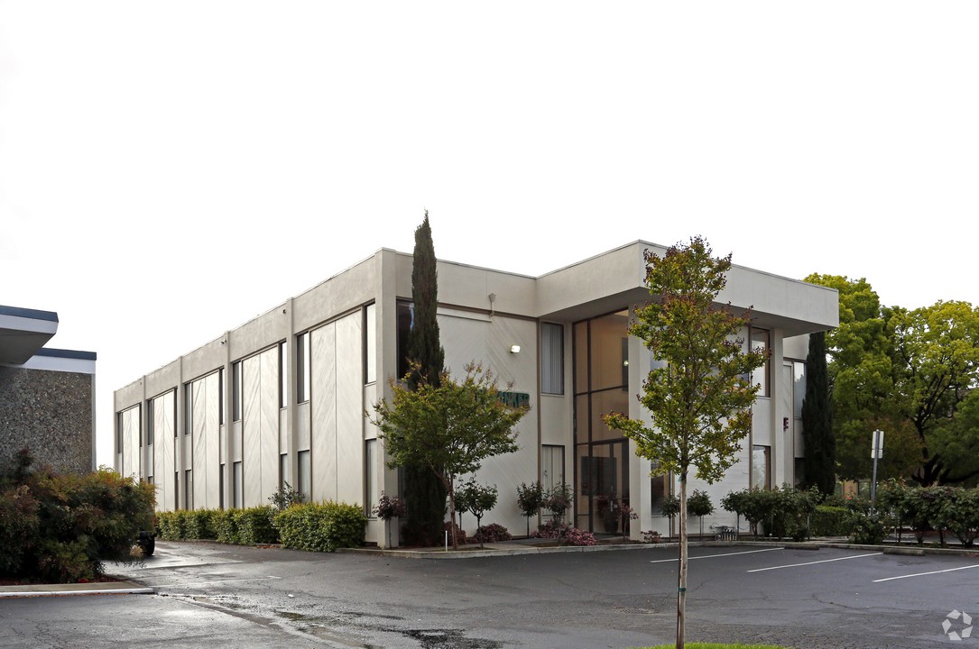 2075 De La Cruz Blvd,Santa Clara, CA 95050; office building for sale; B-1 in Santa Clara county