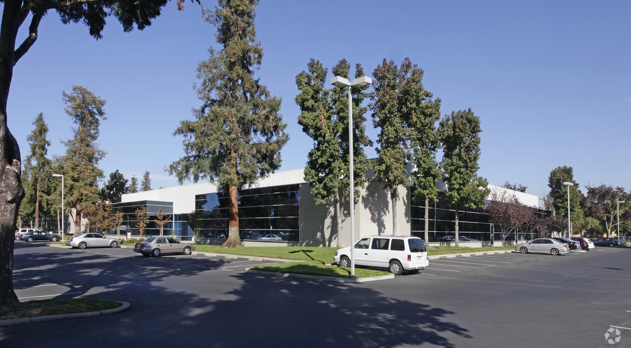 Warehouse for lease in Milpitas  3/12