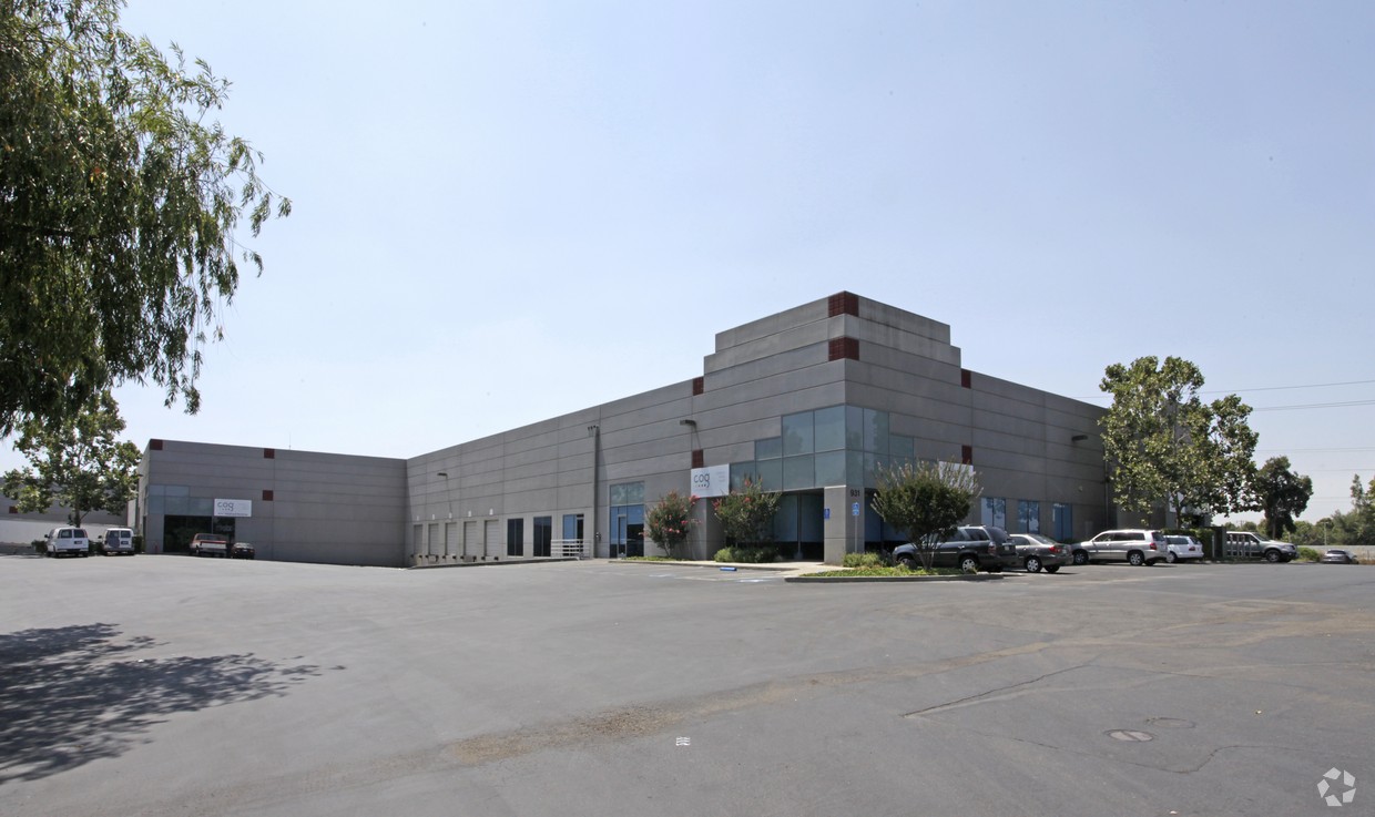 Warehouse for lease in Milpitas 11/12