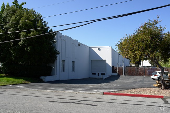 160 Jefferson Dr Menlo Park, CA 94025; Industrial for Sale; in San Mateo County; 17/26
