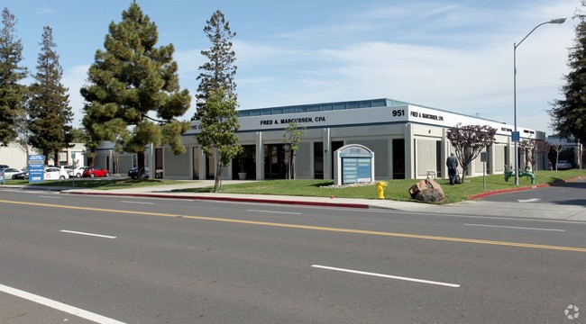 951 Industrial Rd – San Carlos Business Park San Carlos, CA 94070; Industrial for Sale; in San Mateo County; 16/26