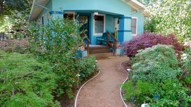 This Two-Bedroom Palo Alto Bungalow Wants $10 Million
