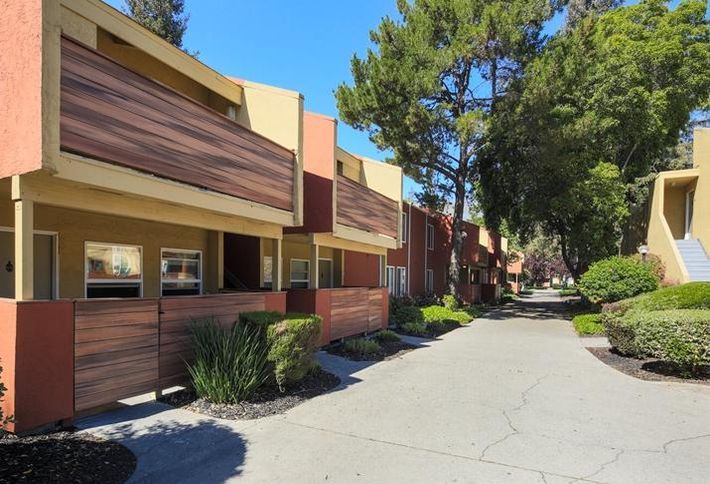 INTERSTATE EQUITIES CORP FUND BUYS MILPITAS APARTMENTS FOR $46M
