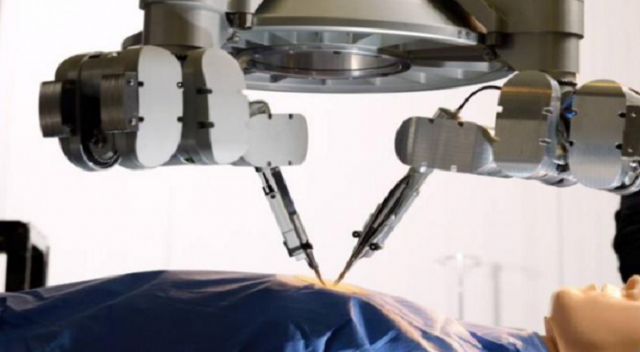 荷兰外科医生完成由机器人辅助的超微外科手术