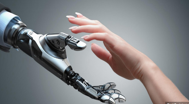 全球首例！中國AI 機器人「小易」通過醫療執照考試，未來換機器人治療你？