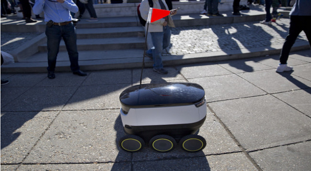 機器人行走金山 須領照、限速、讓路