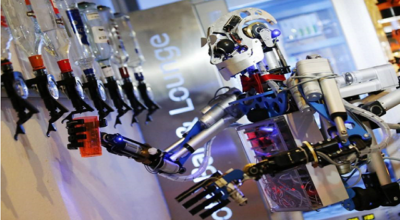 服务机器人行业市场前景广阔 人工智能技术融合发展