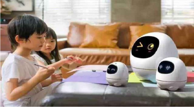 2018年家庭服务机器人十大品牌–科大讯飞阿尔法大蛋机器人（1/10）