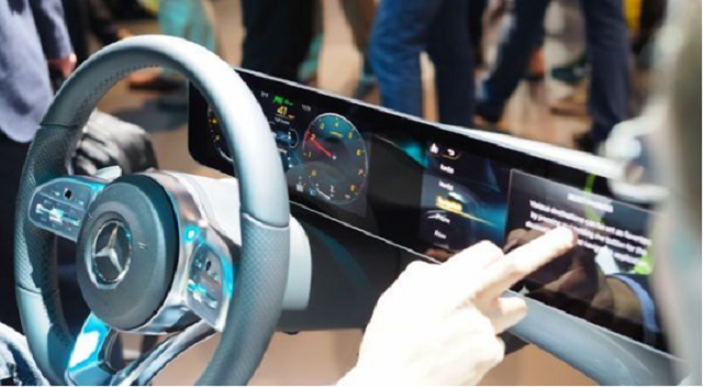 2018年度十大智能汽车黑科技—梅赛德斯的新MBUX信息娱乐系统（3/10）